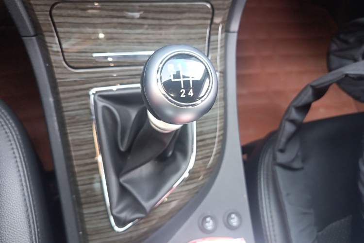 Used Zotye T600 2015 1.5T Manual Flagship Model Gear Lever