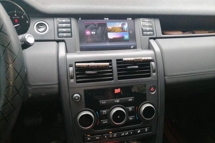 Used Land Rover Discovery Sport 2017 2.0T PURE Audio And AC Panel