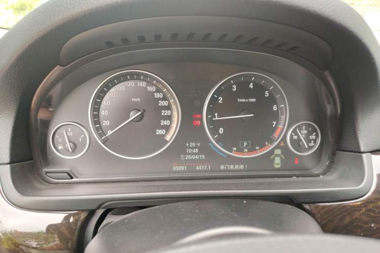 Used BMW 5 Series 2014 525Li Leading Model
