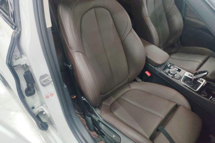 Used BMW 1 Series 2023 120i M Sport Night Edition Right Front Seat