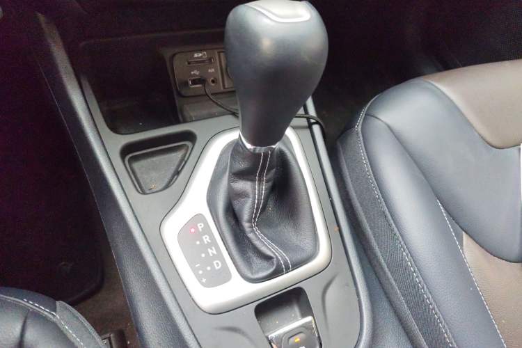 Used Jeep Cherokee 2020 2.0L Two-Wheel Drive Classic Sports Edition
