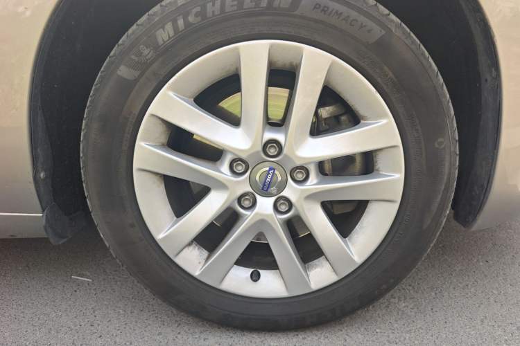 Used Volvo S60 2016 S60L T3 Smart Drive Edition Right Front Wheel Hub