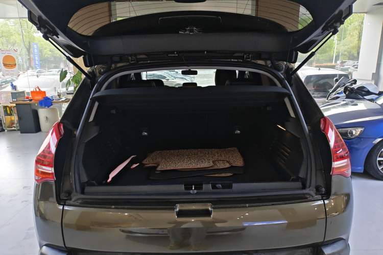 Used Peugeot 3008 2013 2.0L Automatic Trend Edition Trunk