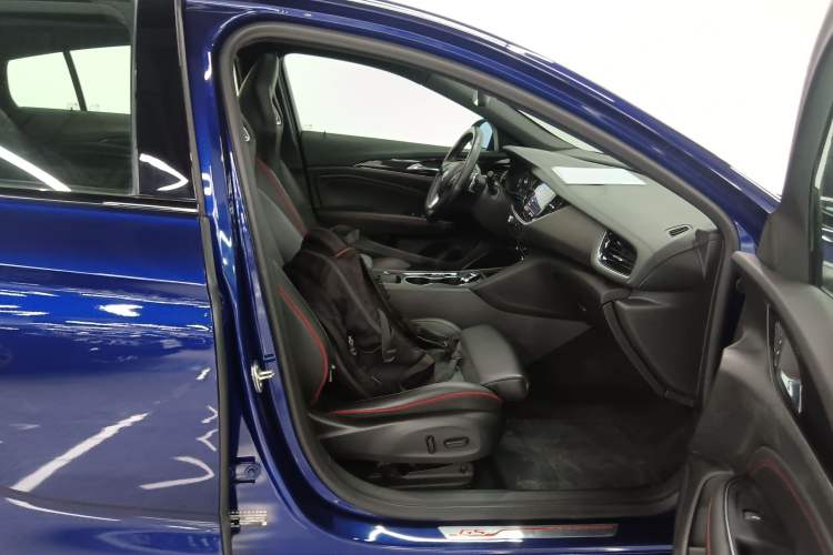 Used Buick Regal 2020 GS 28T Elite Model Right Front Seat