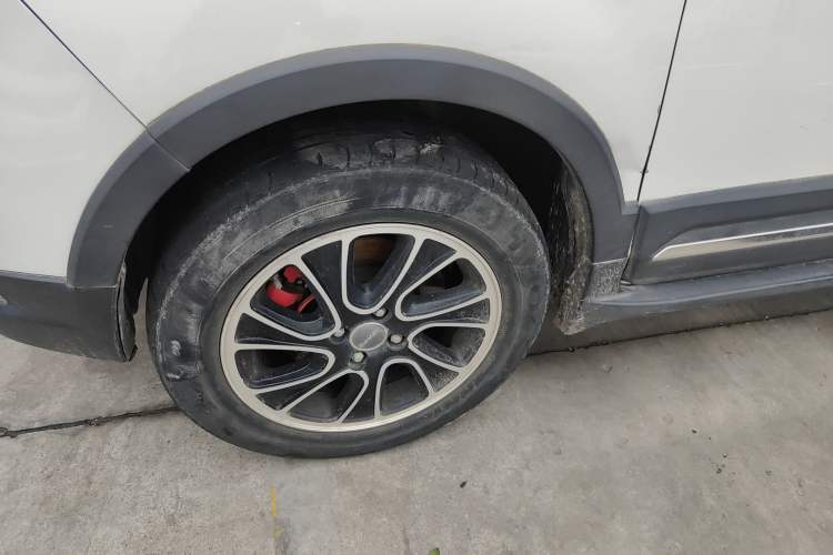 Used Haval H1 2016 Revised Version Blue Badge 1.5L AMT Luxury Edition Left Front Wheel Hub