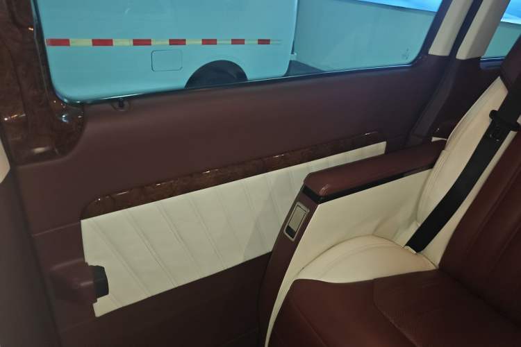 Used Mercedes-Benz Viano 2013 3.5L Dynamic Edition Right Rear Door Interior