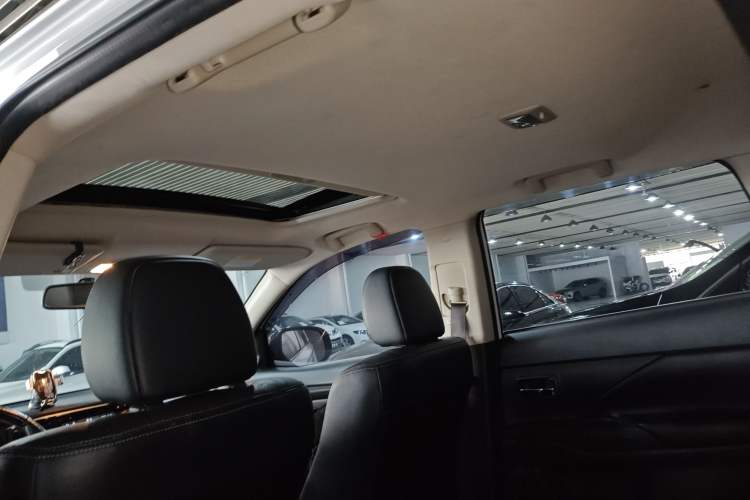 Used Mitsubishi Outlander 2016 2.4L 4x4 Elite Edition 5 Seats