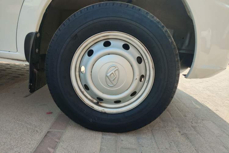 Used SAIC MAXUS Xintu V80 2021 2.0T Manual Classic City Delivery King Short Wheelbase Mid-Roof Design 3 Seats