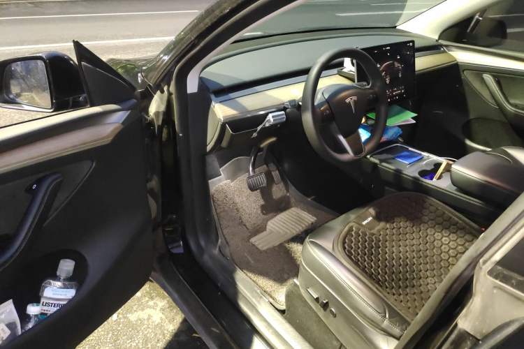 Used Tesla Model Y 2023 Long-Range All-Wheel-Drive Version