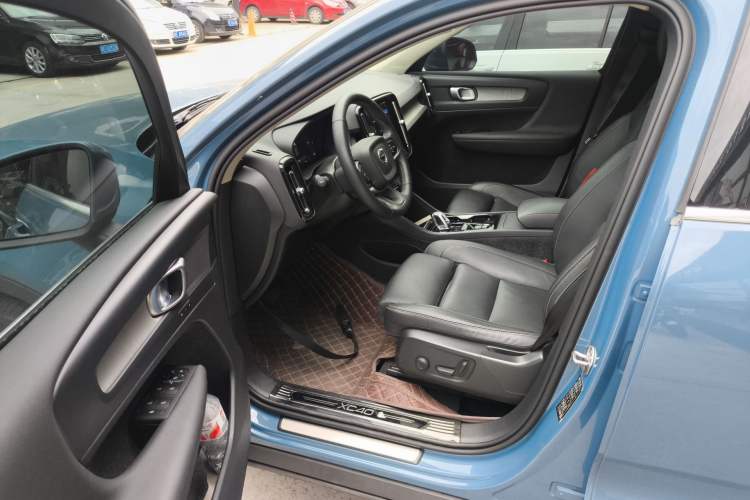 Used Volvo XC40 2023 B4 4x4 Smart Luxury Edition Driver Seat