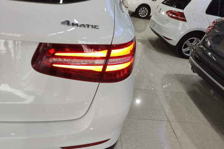 Used Mercedes-Benz GLC 2018 Facelift GLC 260 4MATIC Luxury Edition
