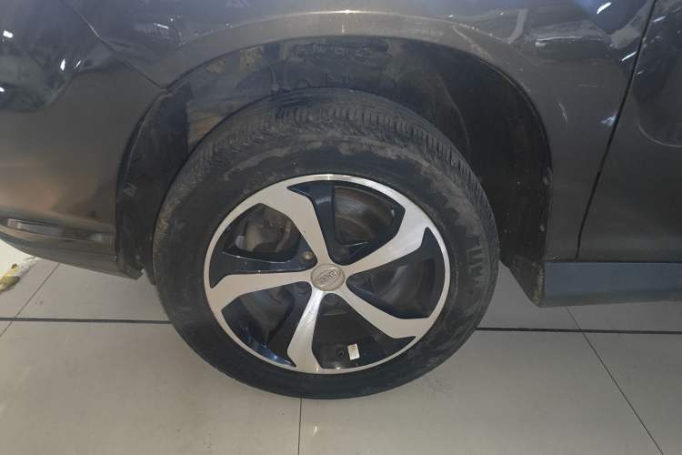 Used BYD S7 2017 2.0T Automatic Luxury Model Left Front Wheel Hub
