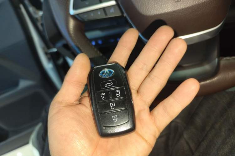 Used Toyota Sienna 2021 2.5L Hybrid Platinum Edition