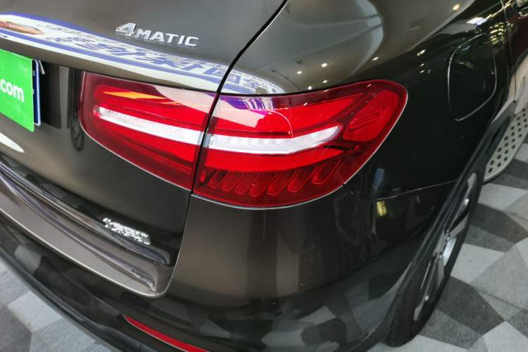 Used Mercedes-Benz GLC 2017 GLC 260 4MATIC Luxury Model
