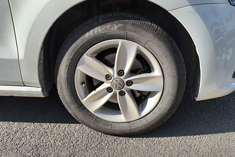 Used Volkswagen Polo 2014 1.4L Manual Fashion Edition Right Front Wheel Hub