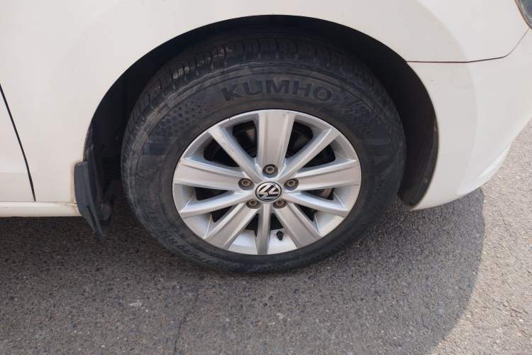 Used Volkswagen Jetta 2015 1.4L Manual Fashion Model Right Front Wheel Hub