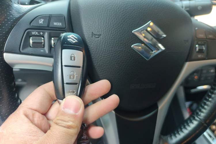 Used Suzuki Kizashi 2011 2.4L Two-Wheel Drive Luxury Navigation Edition
