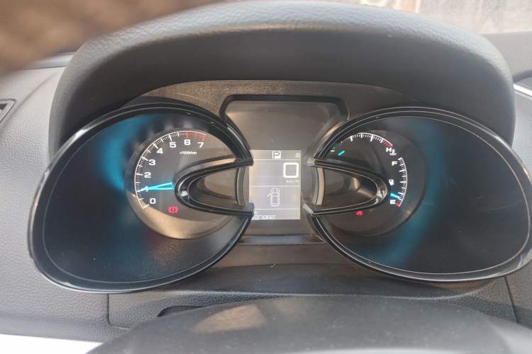 Used Dongfeng Aeolus AX7 2015 2.0L Automatic Zhiyi Trim