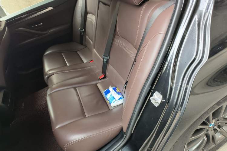 Used BMW 5 Series 2017 525Li Luxury Design Package Left Rear Seat