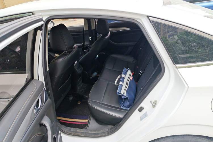 Used CHANGAN Eado 2019 High-Energy Edition 1.6L GDI Automatic Pioneer Model China VI Standard
