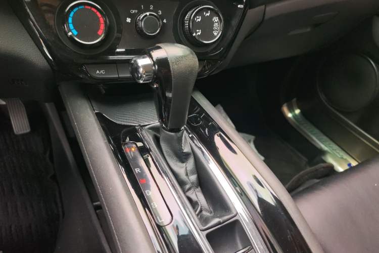 Used Honda Vezel 2015 1.5L CVT two-wheel drive Comfort trim
