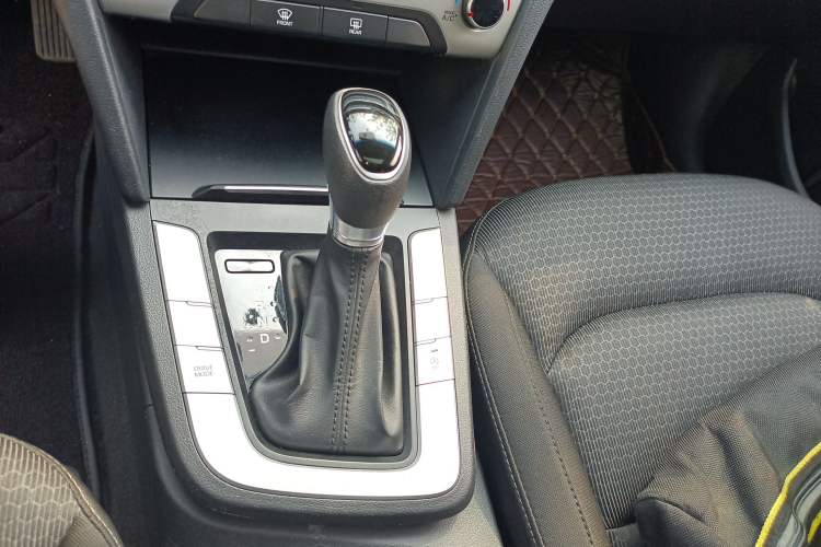 Used Hyundai Elantra (6th Generation / Lingdong) 2016 1.6L Automatic ZhiXuan – Elite Version