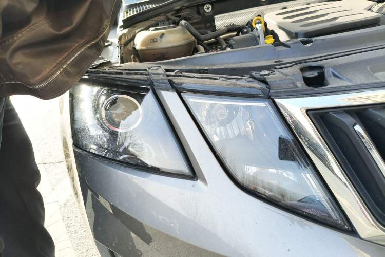 Used Skoda Octavia 2020 1.5L Automatic SmartDrive Comfort Edition Right Front Headlight