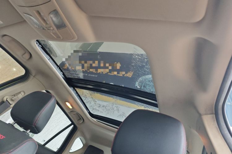 Used Suzuki S-Cross 2014 1.6L CVT Two-Wheel Drive Elite Version Headliner