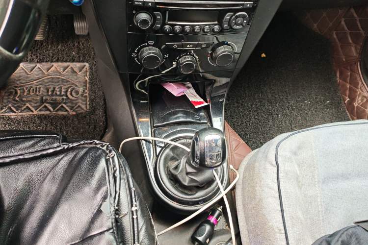 Used Citroen C-Quatre 2016 Classic Sedan 1.6L Manual CNG Gear Lever