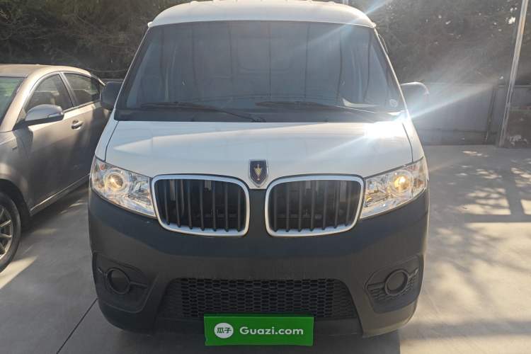 Used Jinbei Hiace X30 2023 1.5L Super-Enjoyment Van 2/5 Seats Non-Air-Conditioned Version SWC15M Front