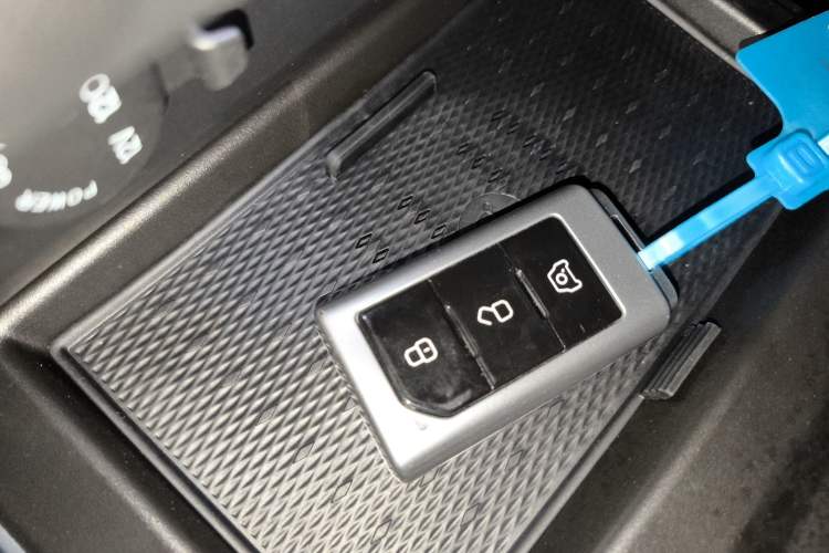 Used 212 T01 2024 2.0T Explorer Vehicle Key