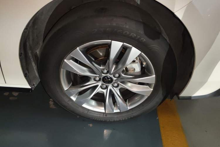 Used Toyota SIENNA 2021 2.5L Hybrid Platinum Edition Right Front Wheel Hub