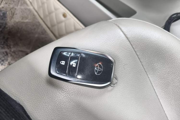 Used Toyota Verso 2014 Starlight 180G CVT Luxury Edition Vehicle Key