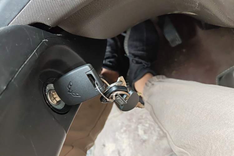 Used Wuling Rongguang S 2023 1.5L Base Version 5/7 Seats Vehicle Key