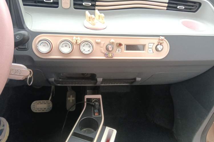 Used Wuling Hongguang MINIEV 2022 Macaron Premium Model – Lithium Ternary Battery Audio And AC Panel