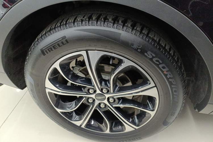 Used Lincoln Nautilus 2023 2.0T All-Wheel-Drive Luxury Edition Right Rear Wheel Hub