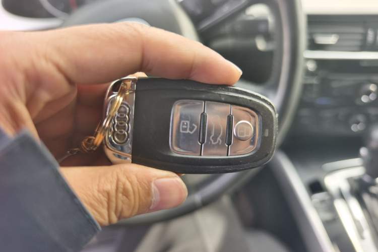 Used Audi A4L 2012 2.0 TFSI automatic standard version