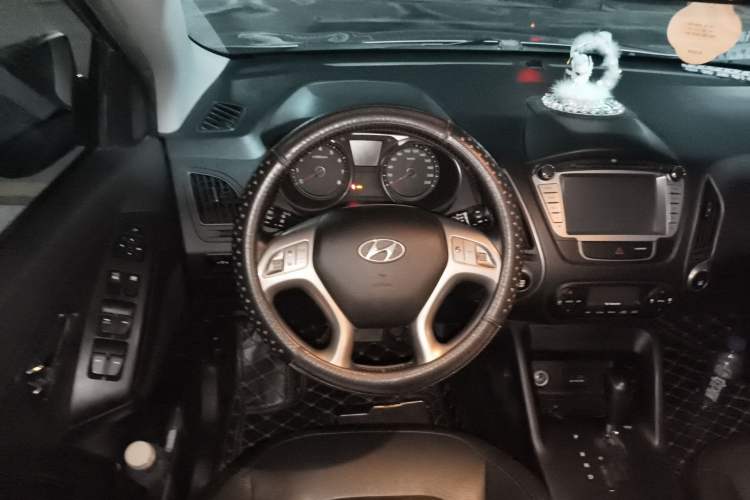 Used Hyundai ix35 2013 2.0L Automatic Two-Wheel Drive Smart GLS China IV Standard Steering Wheel