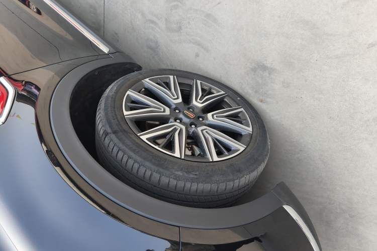 Used Hongqi HS5 2022 Facelifted Version 2.0T Smart Connect Flagship All-Wheel-Drive Edition Left Front Wheel Hub