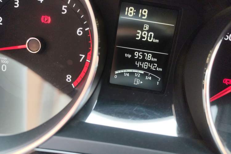 Used Volkswagen Sagitar 2018 1.6L Manual Comfort Model Odometer Close Up