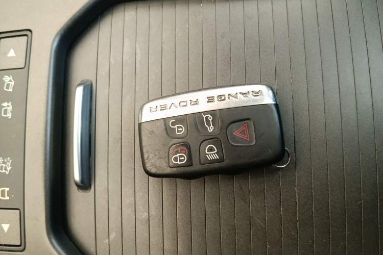 Used Land Rover Range Evoque 2018 240 PS SE Smart Brilliance Edition
