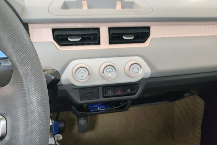 Used Chery QQ QQ Ice Cream 2022 170km Sundae Phosphate Lithium-Ion
