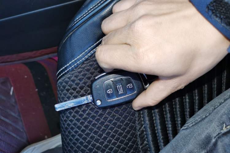 Used Hyundai Verna (new generation) 2016 1.4L Automatic Cool Edition GLS Vehicle Key