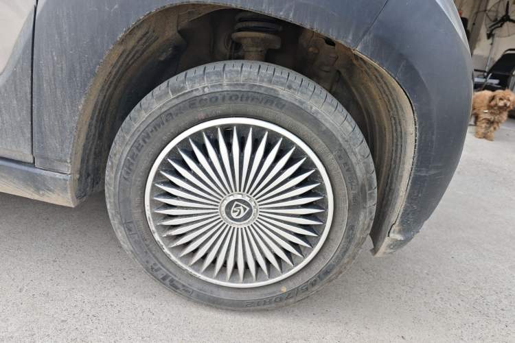 Used Baojun E100 2020 305KM Smart Drive Version Right Front Wheel Hub