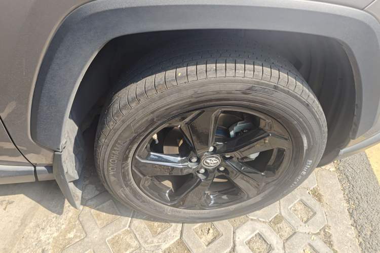 Used Toyota RAV4 2021 Dual-Engine 2.5L E-CVT Four-Wheel Drive Elite PLUS Edition Right Front Wheel Hub