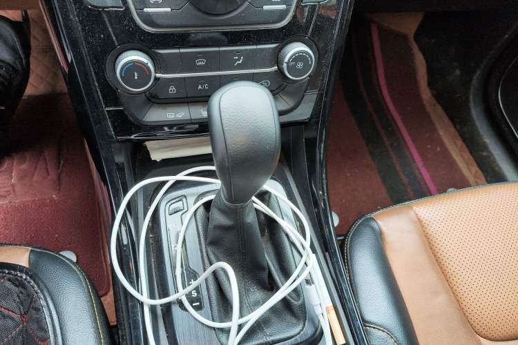 Used JMC Yusheng S330 2016 1.5L GTDi Automatic Two-Wheel Drive Prestige Edition
