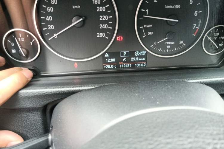 Used BMW 3 Series 2013 316i Active Edition Odometer Close Up