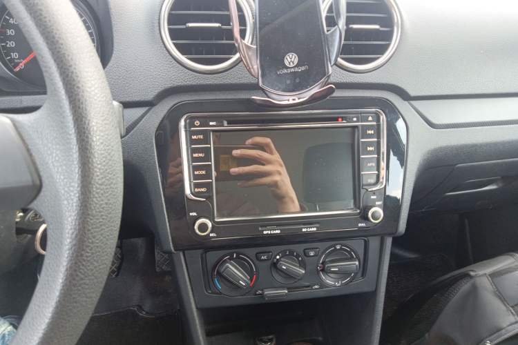 Used Volkswagen Jetta 2015 Zhuihui Edition 1.4L Manual Fashion Model Audio And AC Panel