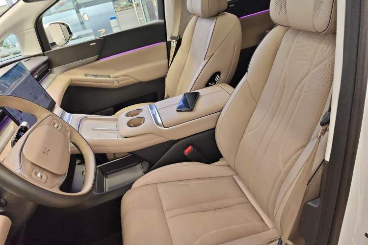 Used XPeng X9 2025 740 Ultra-Long Range Max Left Front Seat