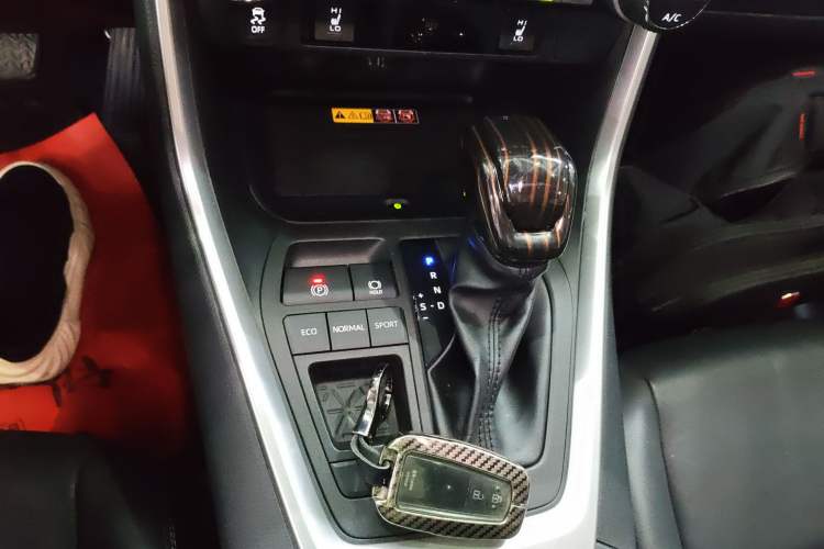 Used Toyota RAV4 2023 Dual-Engine 2.5L E-CVT Two-Wheel Drive Elite Plus Edition Gear Lever
